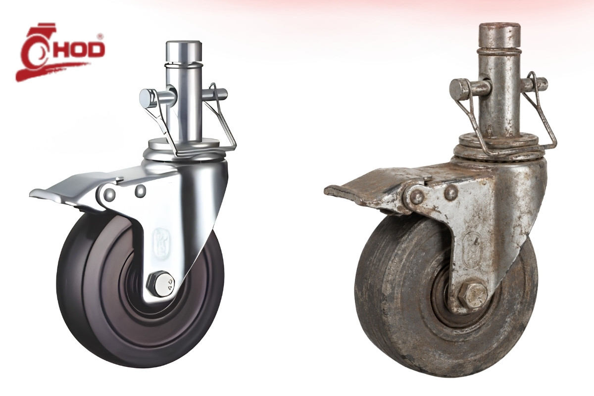 Kỹ thuật viên kiểm tra bánh xe đẩy công nghiệp bị mòn tại nhà xưởng